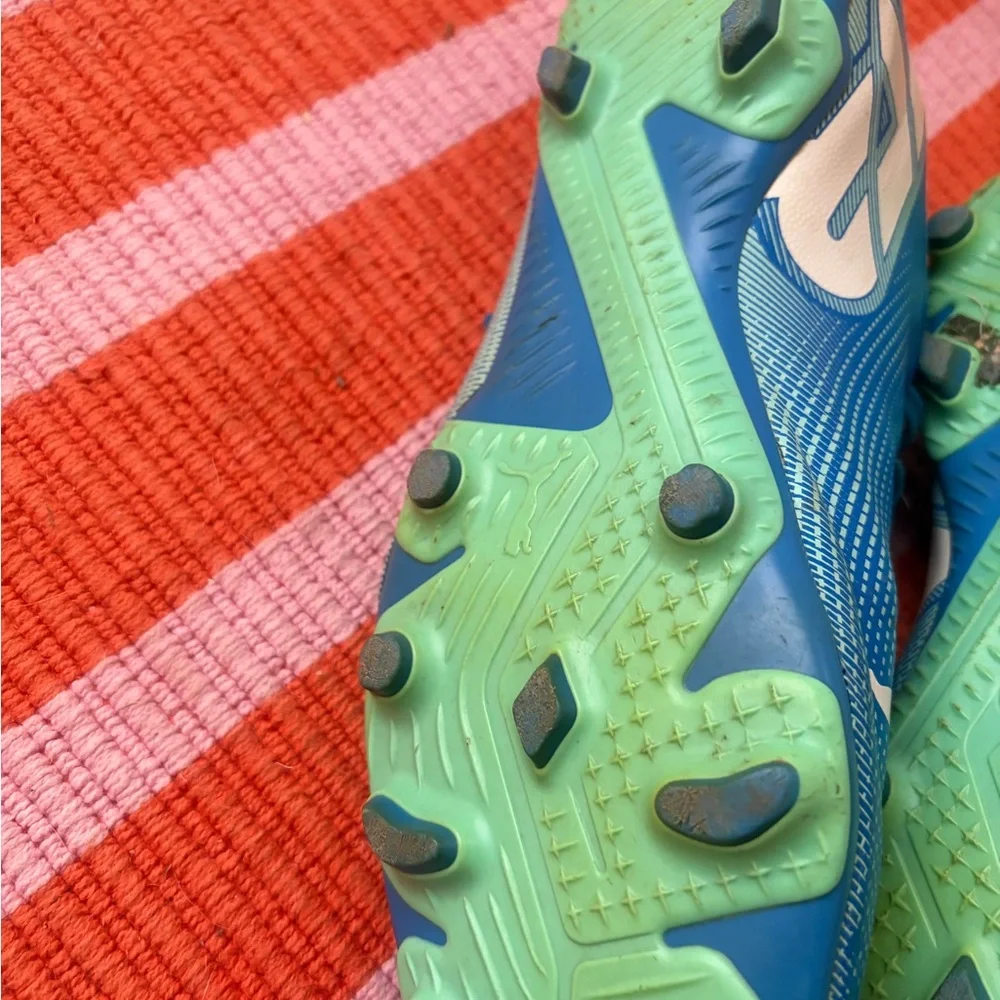 Men’s puma size 11 firm ground soccer cleats. Lots of wear left good condition. - Picture 7 of 8